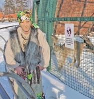 Знаменитая Баба Яга из села Грахово нашла себе питомца в зоопарке